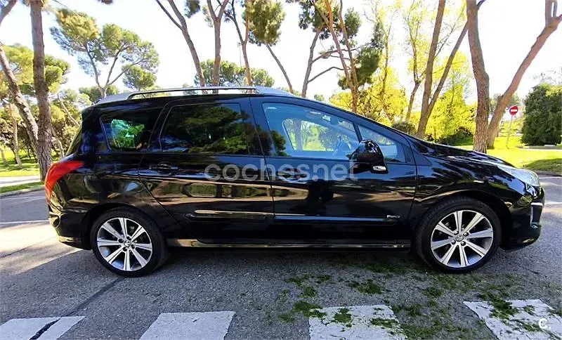 Usado Peugeot 308 SW Family 112 CV (82 kW) 2013 Negro Familiar
