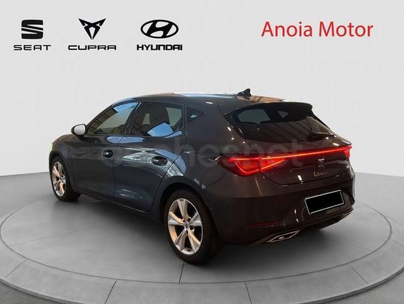 Usado Seat Leon FR 117 CV (86 kW) 2025 Gris / plata Familiar