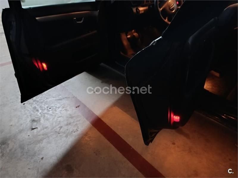 Usado Audi A4 130 CV (95 kW) 2003 Negro Familiar