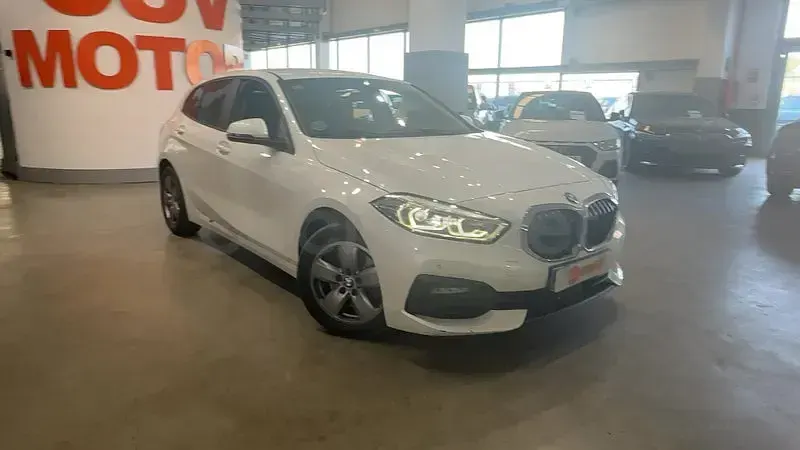Usado BMW 118 Comfort Edition 150 CV (110 kW) 2021 Blanco Berlina