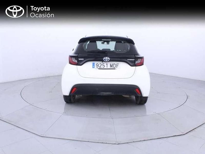 Usado Toyota Yaris Hybrid Business Edition 116 CV (85 kW) 2023 Blanco Utilitario