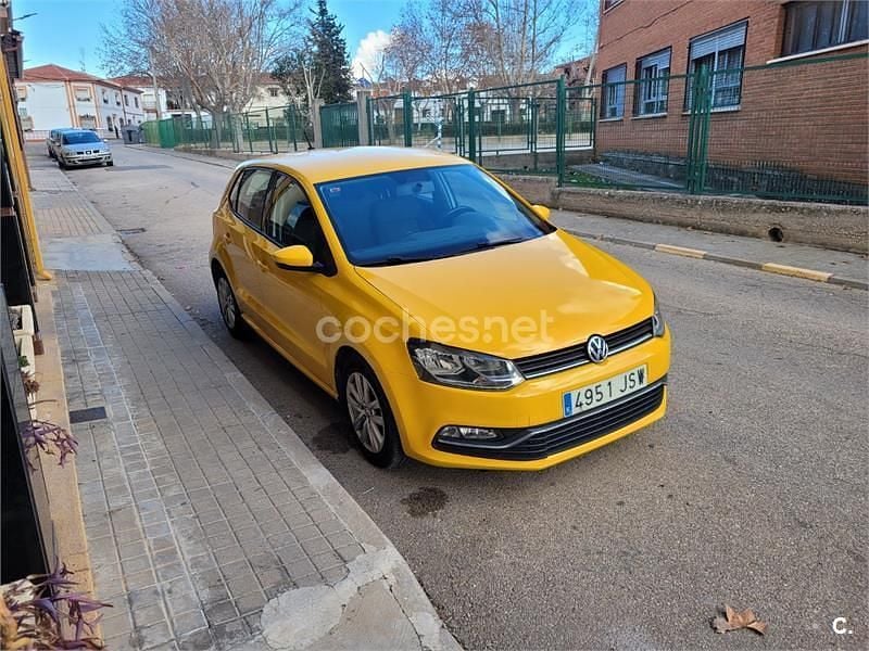 Używany VW Polo Advance 90 KM (66 kW) 2016 Pomarańczowy Sedan/Limuzyna