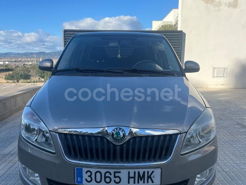Beige Usado 2012 Skoda Fabia Ambition Berlina | 5990 € (Buen precio) - Imagen 1/4