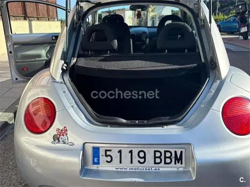 Usado VW New Beetle 115 CV (84 kW) 2000 Gris / plata Utilitario