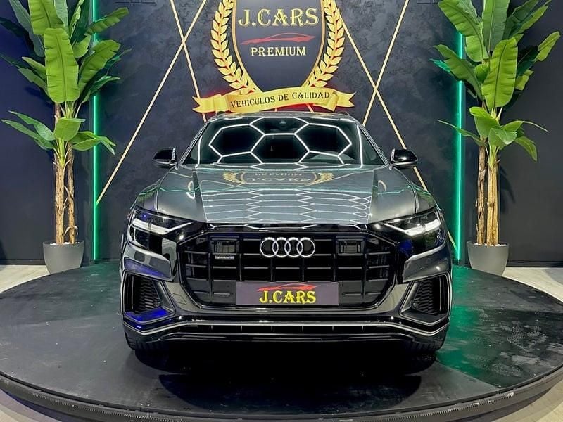 Usado Audi Q8 S-line plus 286 CV (210 kW) 2020 Gris / plata SUV