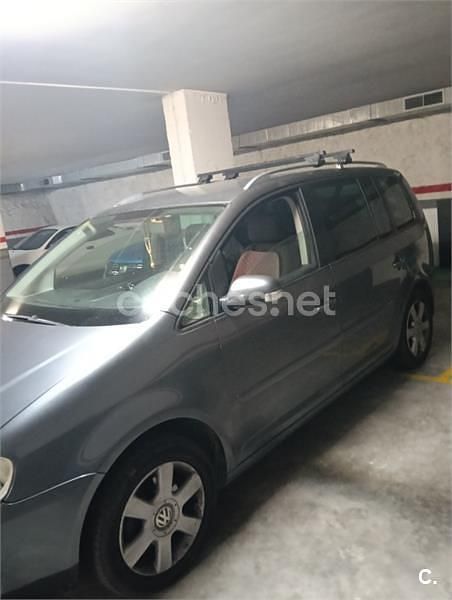 Usado VW Touran Advance 136 CV (100 kW) 2004 Gris / plata Monovolumen