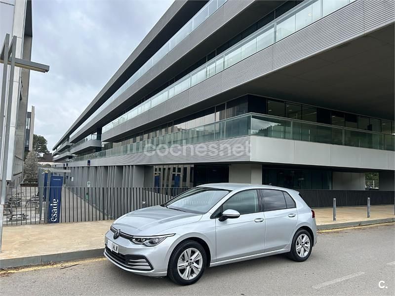 Usado VW Golf VIII 110 CV (80 kW) 2023 Gris / plata Berlina