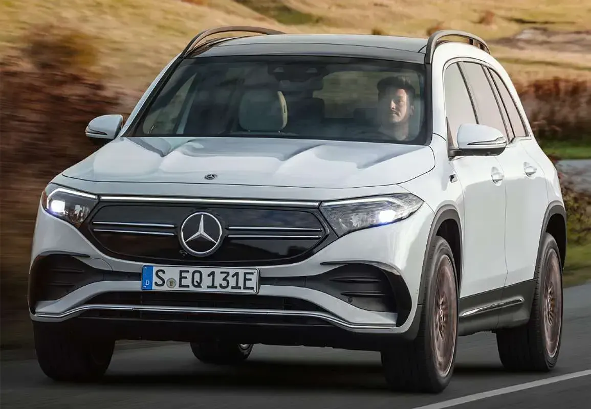 Usado Mercedes EQB300 167 kW (228 CV) 2022 Gris SUV
