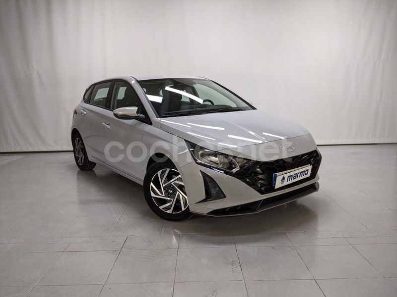 Gris / plata Nuevo 2025 Hyundai i20 Berlina | 19.490 € (Precio justo) - Imagen 1/4