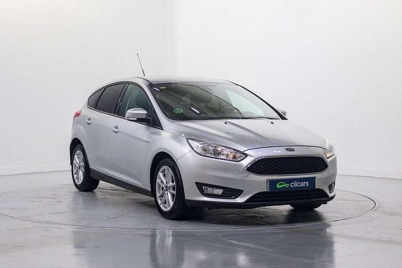 Usado Ford Focus Trend+ 125 CV (91 kW) 2018 Plateado Utilitario