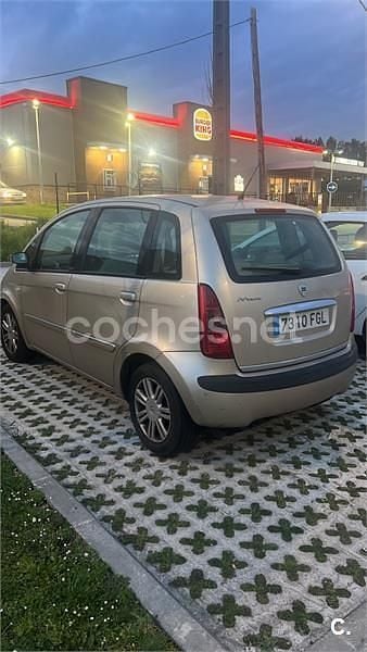 Usado Lancia Musa 95 CV (69 kW) 2006 Beige Monovolumen