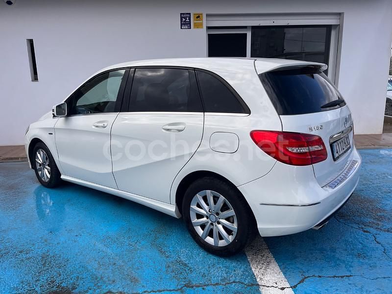 Usado Mercedes B180 109 CV (80 kW) 2012 Blanco Monovolumen