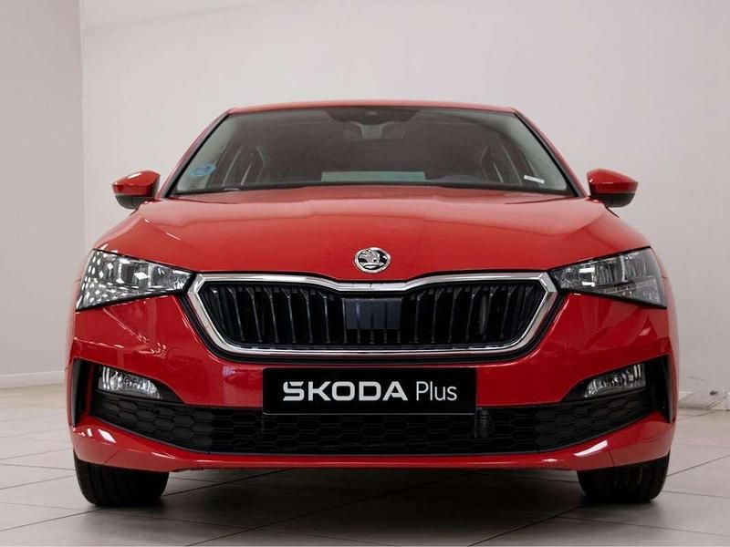 Usado Skoda Scala Ambition 150 CV (110 kW) 2023 Rojo Utilitario