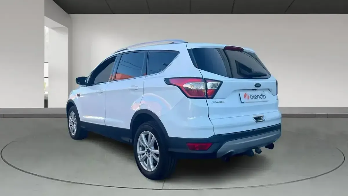 Usado Ford Kuga Trend 150 CV (110 kW) 2018 Blanco SUV