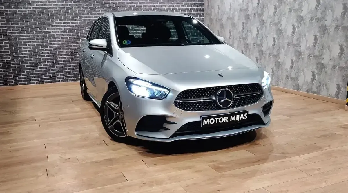Usado Mercedes B200 163 CV (119 kW) 2023 Gris Utilitario