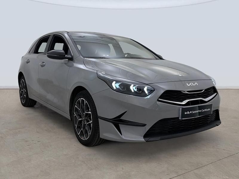 Usado Kia Ceed Edition 7 101 CV (74 kW) 2025 Gris Utilitario