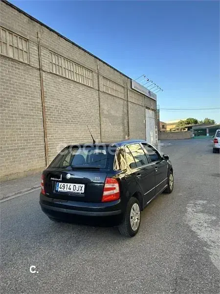 Usado Skoda Fabia 64 CV (47 kW) 2005 Negro Berlina