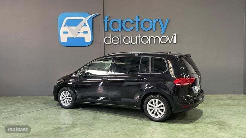 Usado VW Touran Business 115 CV (84 kW) 2017 Negro Monovolumen