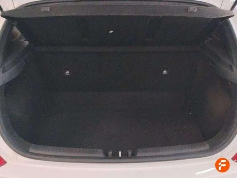 Blanco Usado 2017 Hyundai i30 GO! Utilitario | 9990 € (Precio justo) - Imagen 1/2