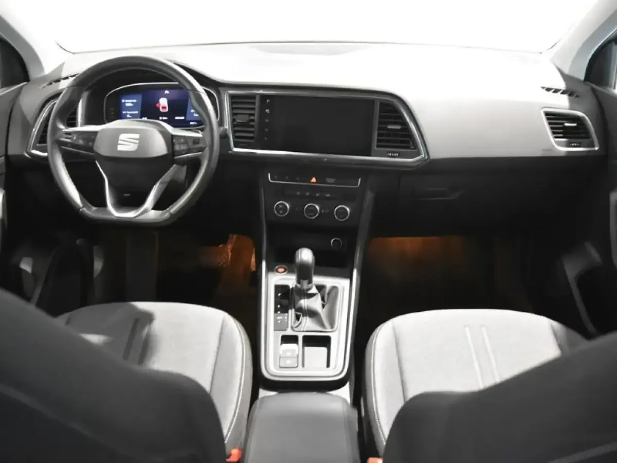 Usado Seat Ateca Style 150 CV (110 kW) 2025 Gris/plata SUV