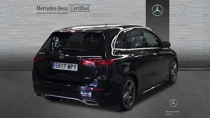 Usado Mercedes B180 AMG line 116 CV (85 kW) 2024 Negro cosmos Monovolumen
