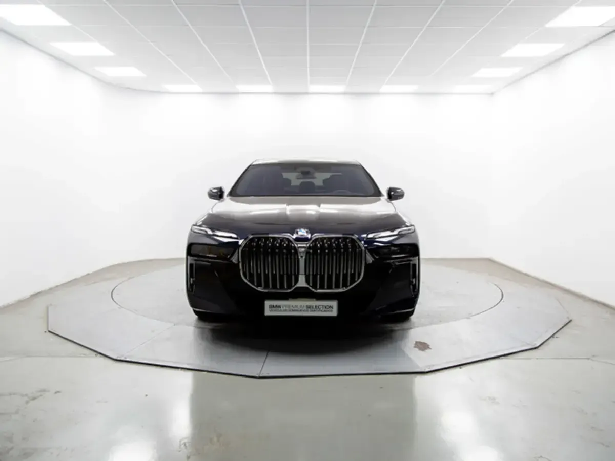Nuevo BMW 740 Comfort Edition 299 CV (219 kW) 2025 Negro Berlina