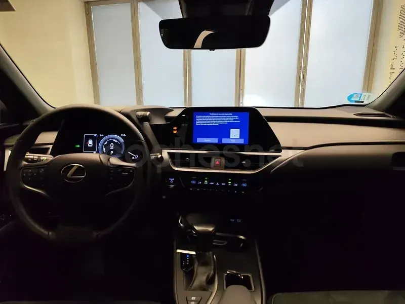 Usado Lexus UX Business Edition 184 CV (135 kW) 2022 Blanco SUV