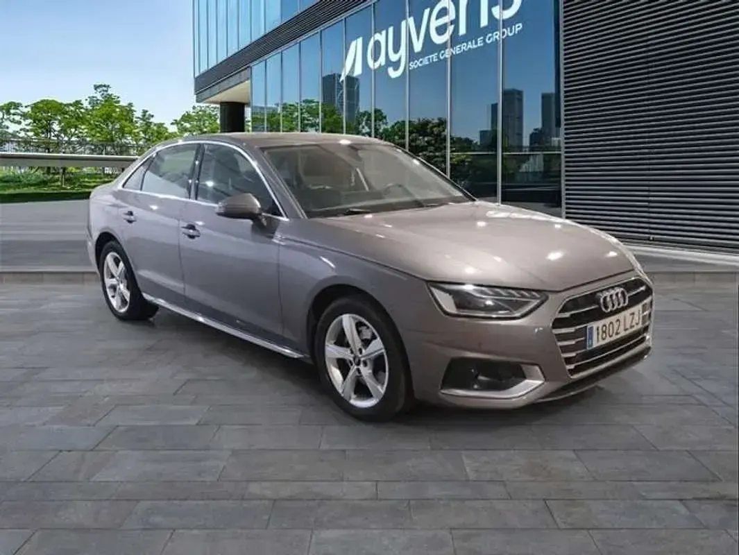 Usado Audi A4 Advanced 136 CV (100 kW) 2022 Gris Berlina