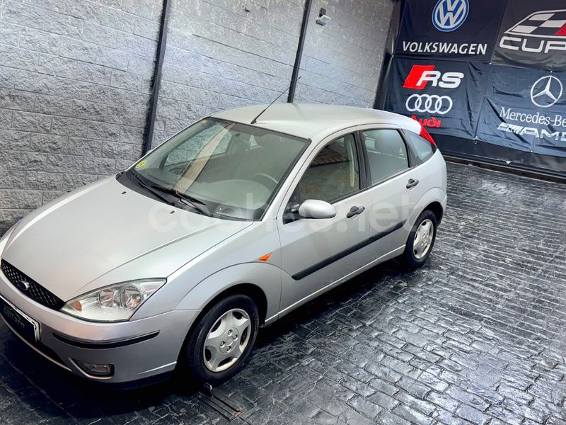 Gris / plata Usado 2004 Ford Focus Ghia Berlina | 1999 € (Buen precio) - Imagen 1/4