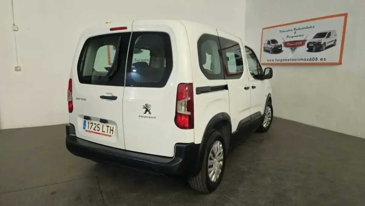 Usado Peugeot Rifter Active 102 CV (75 kW) 2021 Blanco Monovolumen