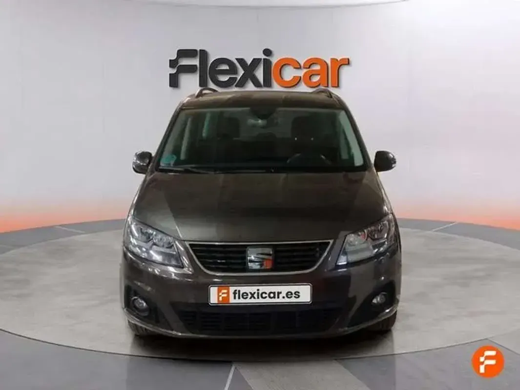 Usado Seat Alhambra Style 150 CV (110 kW) 2021 Marrón Monovolumen