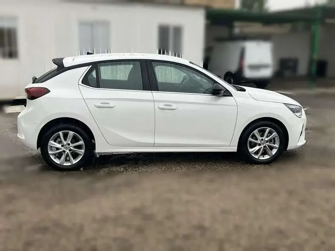 Usado Opel Corsa Elegance 101 CV (74 kW) 2022 Blanco Utilitario