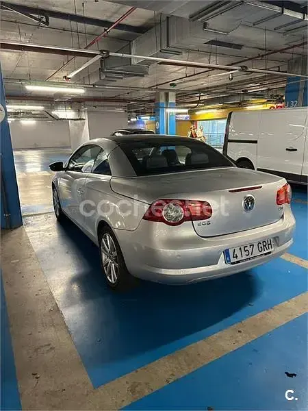 Usado VW Eos 160 CV (117 kW) 2009 Gris / plata Descapotable