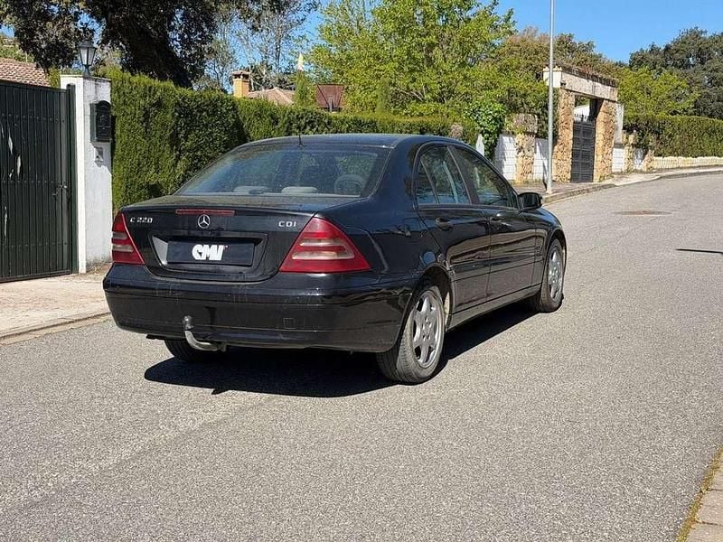 Usado Mercedes C180 Avantgarde 120 CV (88 kW) 2003 Negro Berlina