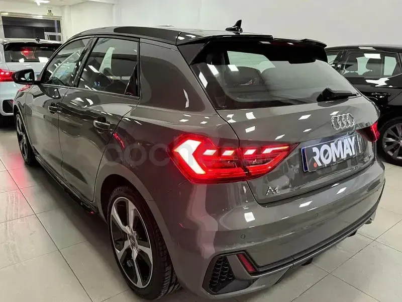 Usado Audi A1 Sportback S-Line 95 CV (69 kW) 2020 Gris / plata Utilitario