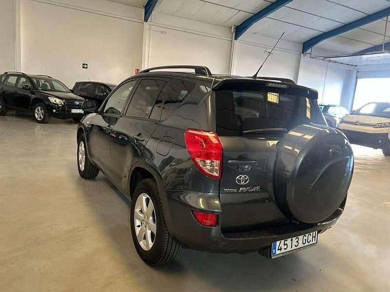 Usado Toyota RAV4 Sol 136 CV (100 kW) 2008 Gris / plata SUV