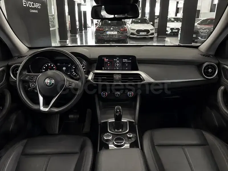 Usado Alfa Romeo Stelvio Executive 280 CV (205 kW) 2018 Blanco SUV