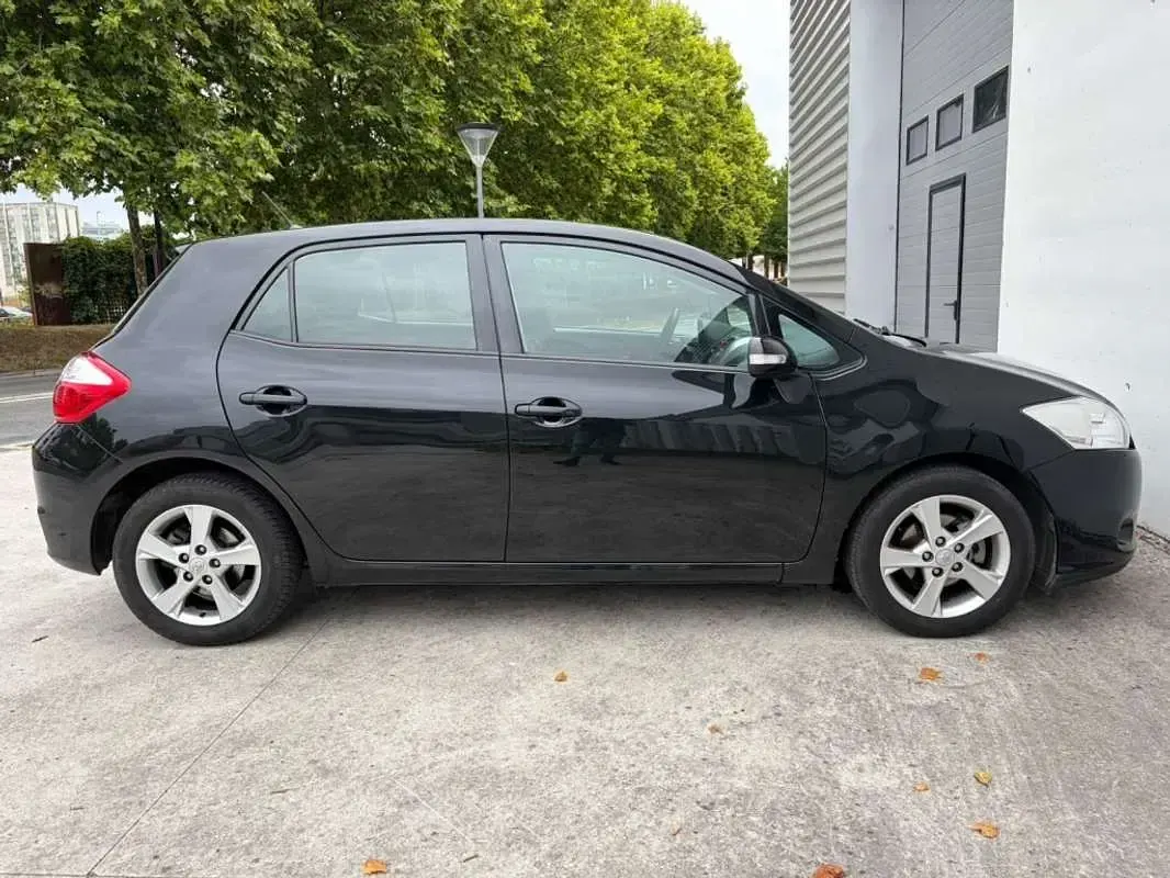 Usado Toyota Auris Active 132 CV (97 kW) 2011 Negro Utilitario