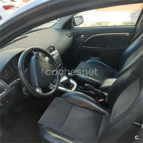 Usado Ford Mondeo Titanium X 155 CV (114 kW) 2006 Gris / plata Berlina
