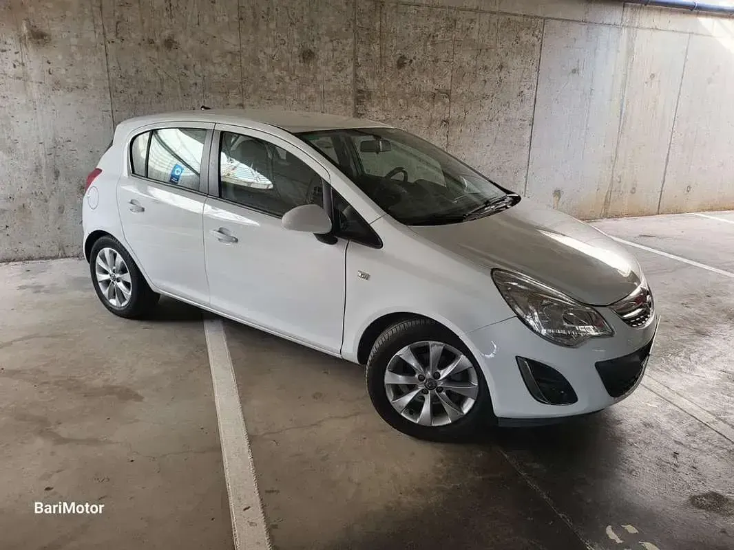 Usado Opel Corsa Selective 95 CV (69 kW) 2013 Blanco Berlina