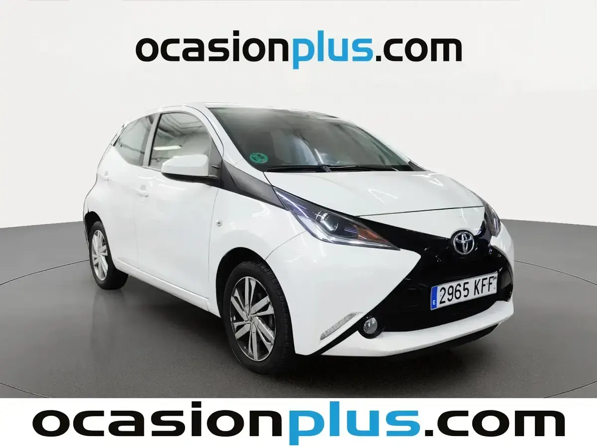 Usado Toyota Aygo X-play 69 CV (50 kW) 2017 Blanco Utilitario