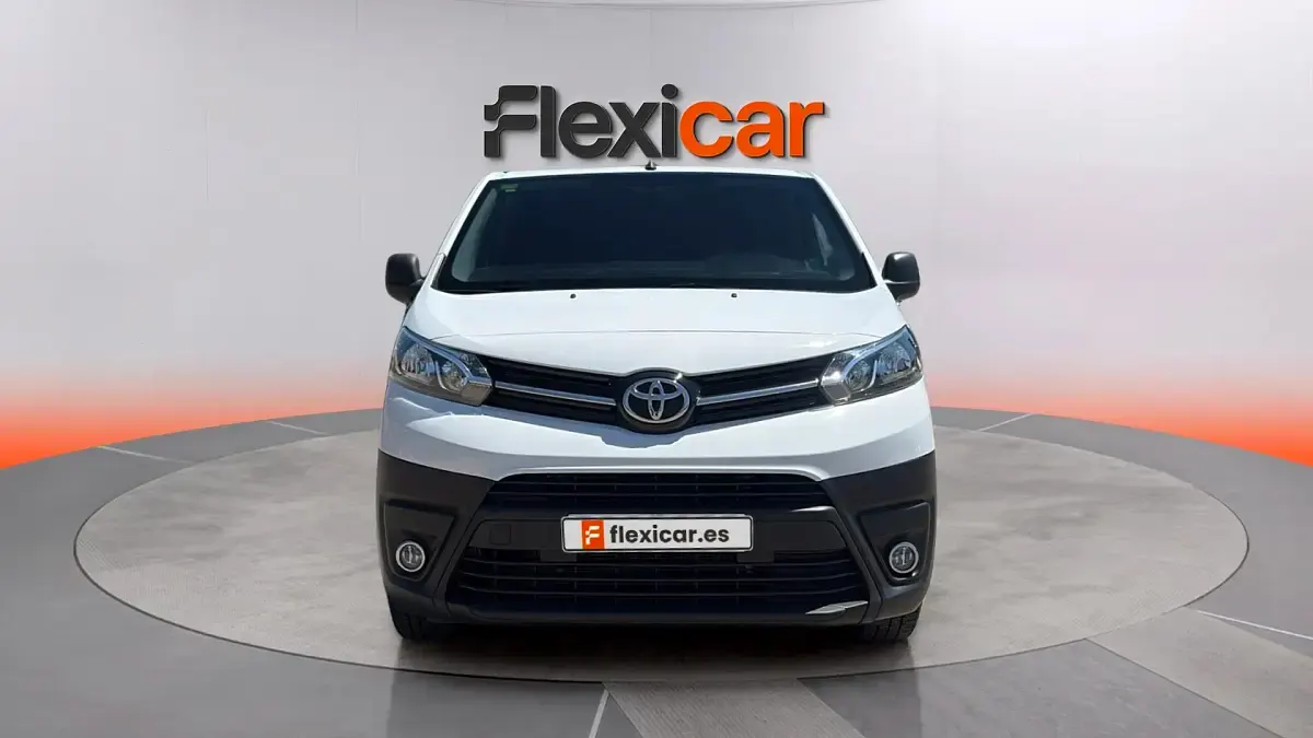 Usado Toyota Proace 102 CV (75 kW) 2024 Blanco Monovolumen