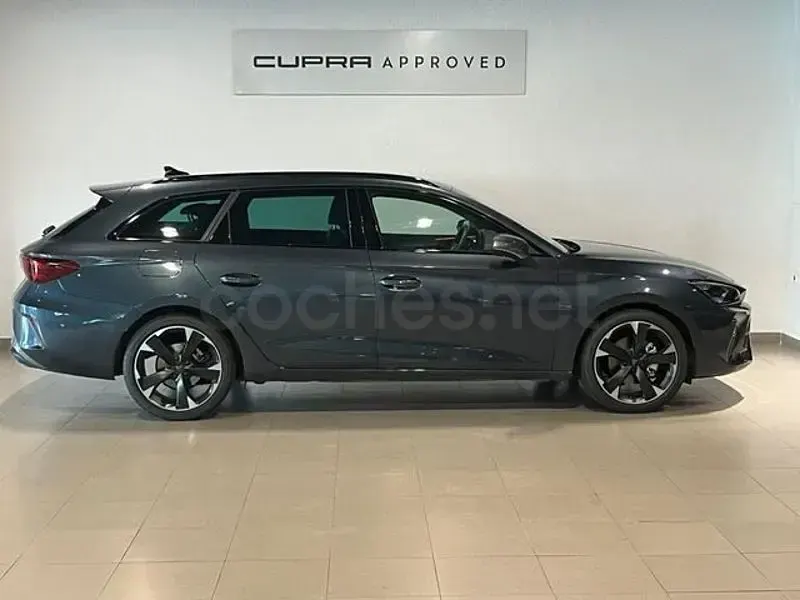 Usado Cupra Leon 150 CV (110 kW) 2024 Gris / plata Familiar