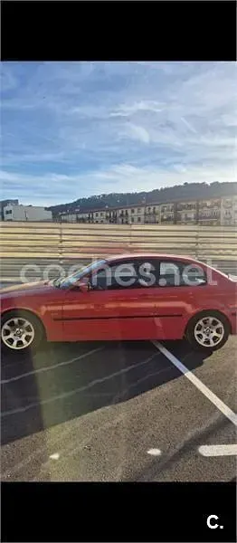 Usado BMW 318 90 CV (66 kW) 2001 Rojo Berlina