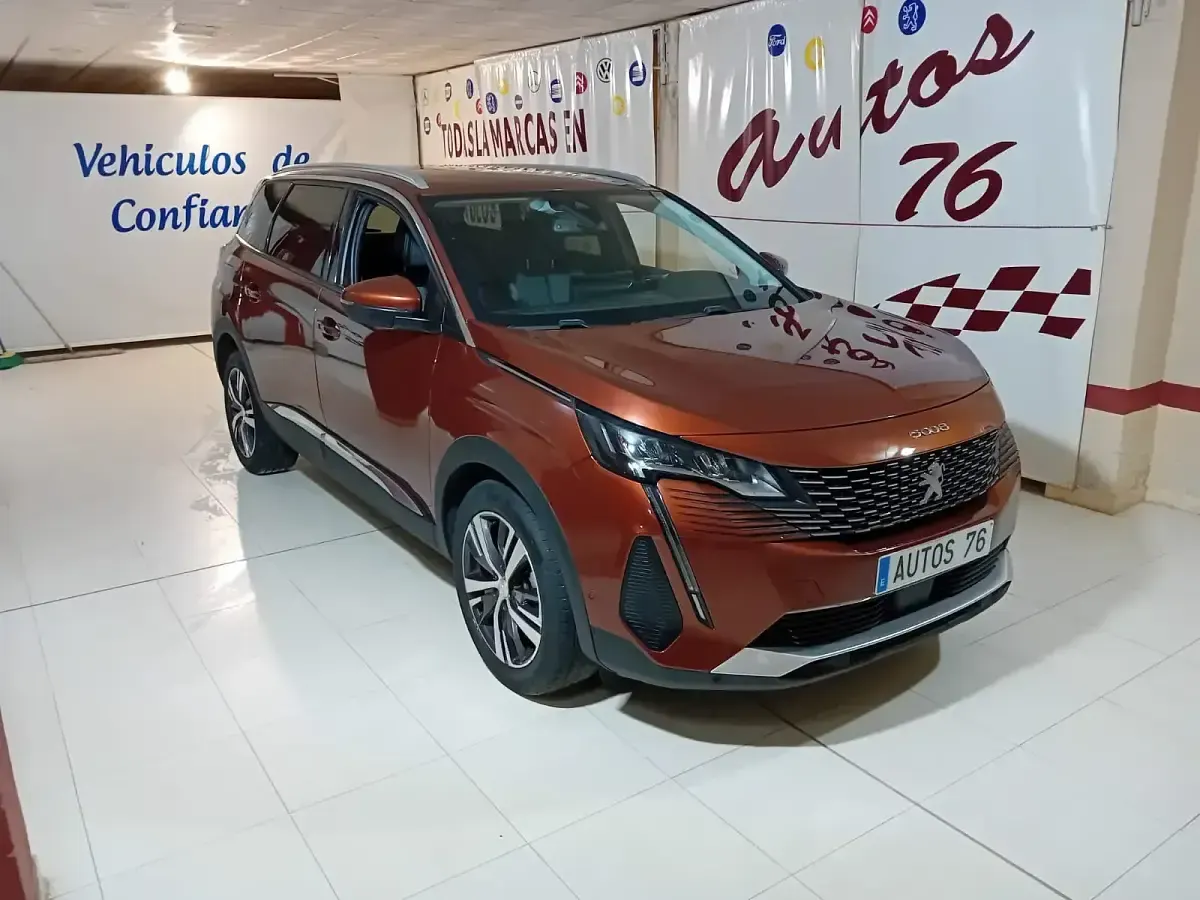 Usado Peugeot 5008 Active 130 CV (95 kW) 2021 Marrón SUV