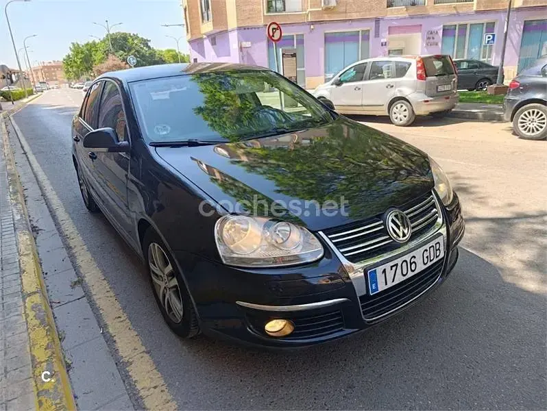 Usado VW Jetta Trendline 105 CV (77 kW) 2008 Negro Berlina