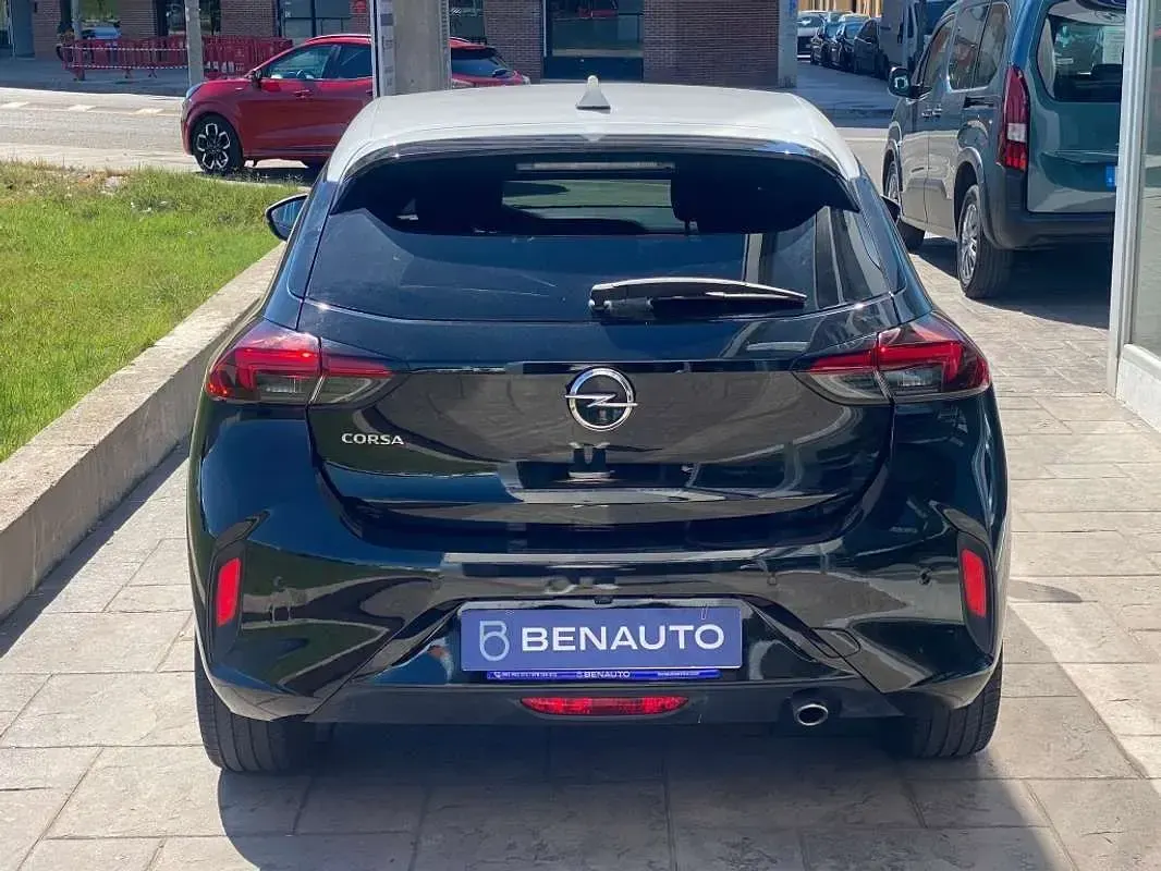 Usado Opel Corsa GS Line 101 CV (74 kW) 2021 Negro Utilitario