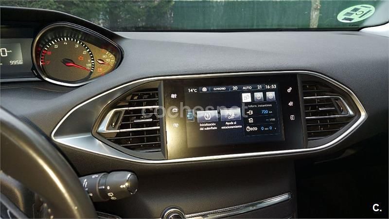 Usado Peugeot 308 Access 130 CV (95 kW) 2015 Negro Berlina