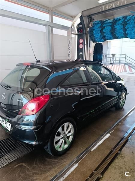 Usado Opel Corsa Selective 95 CV (69 kW) 2012 Negro Utilitario