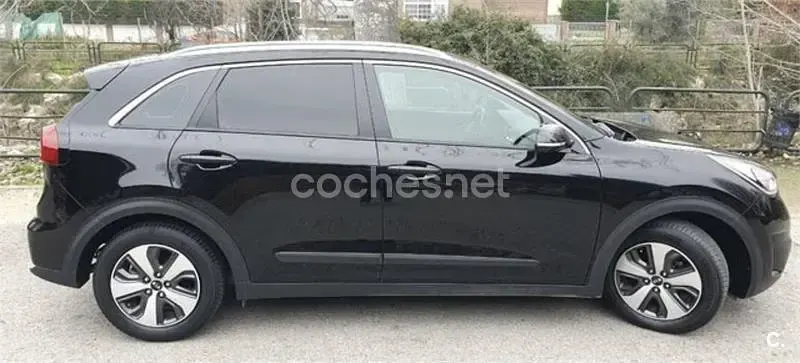 Usado Kia Niro 141 CV (103 kW) 2017 Negro SUV